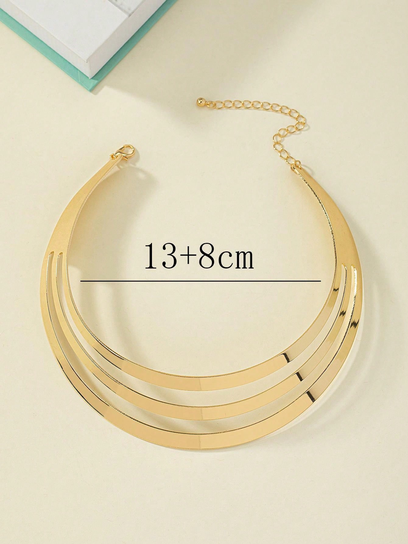 Hollow Out Cuff Choker