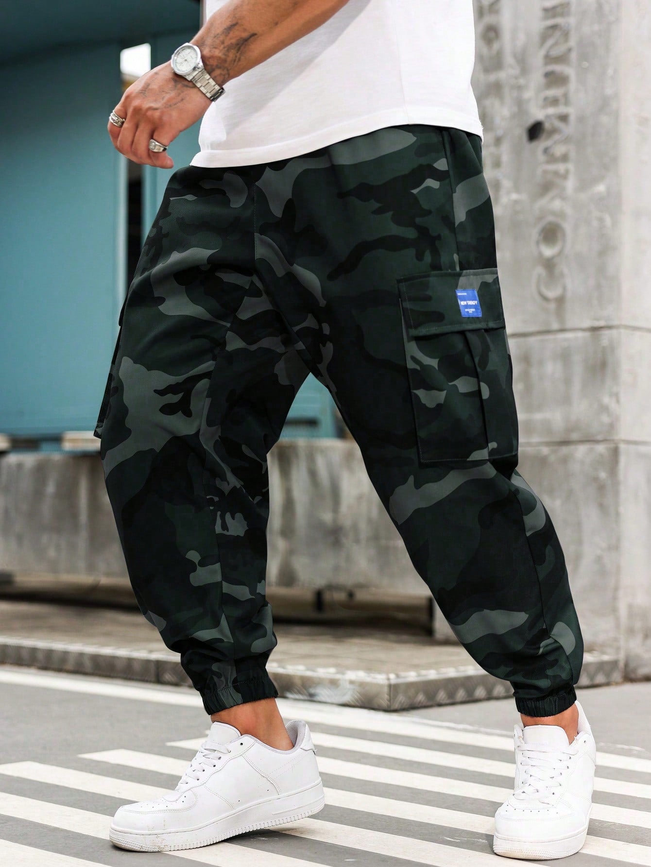 Manfinity LEGND Plus Size Camo Print Pockets Casual Drawstring Cargo Pants