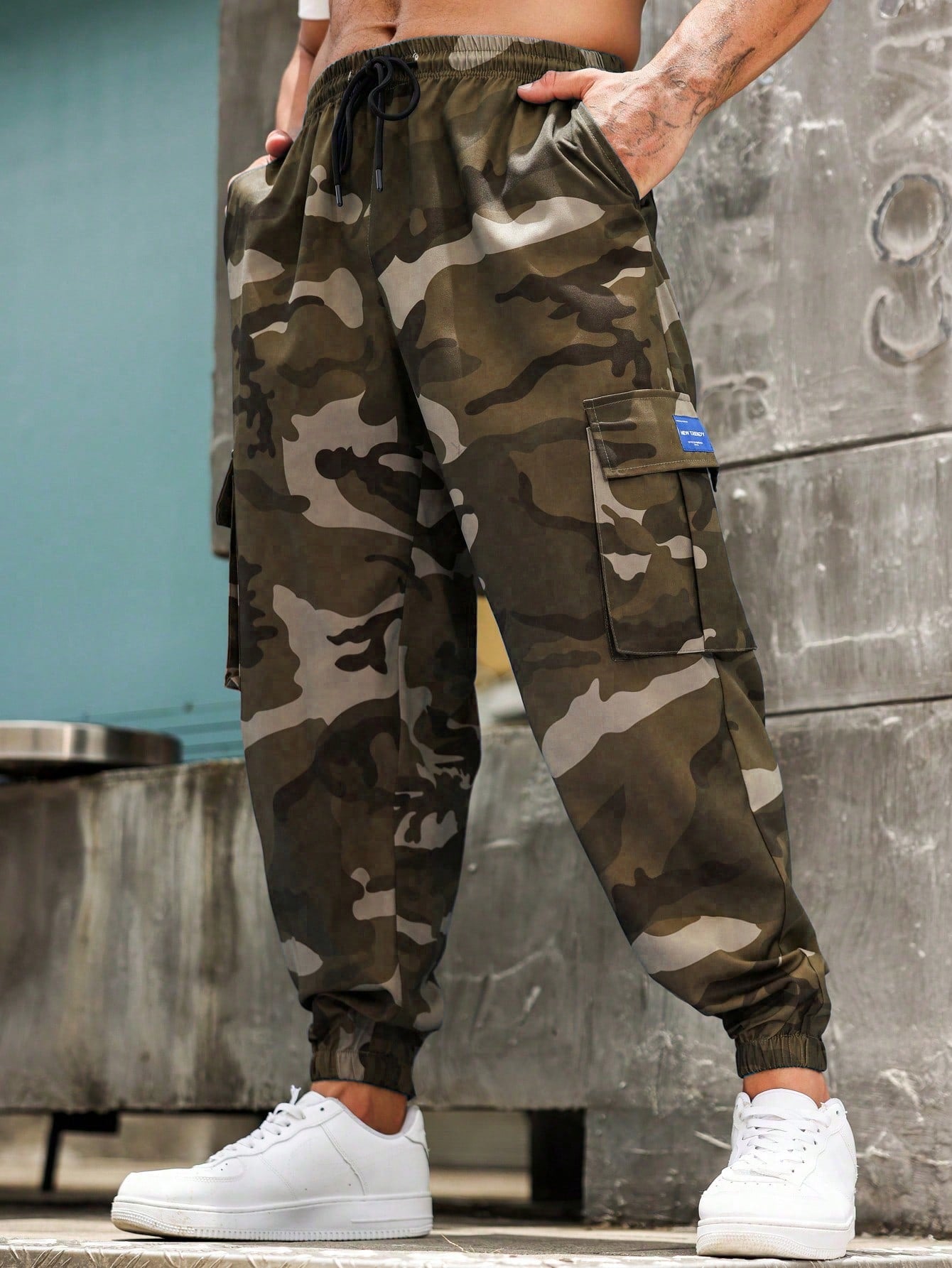 Manfinity LEGND Plus Size Camo Print Pockets Casual Drawstring Cargo Pants