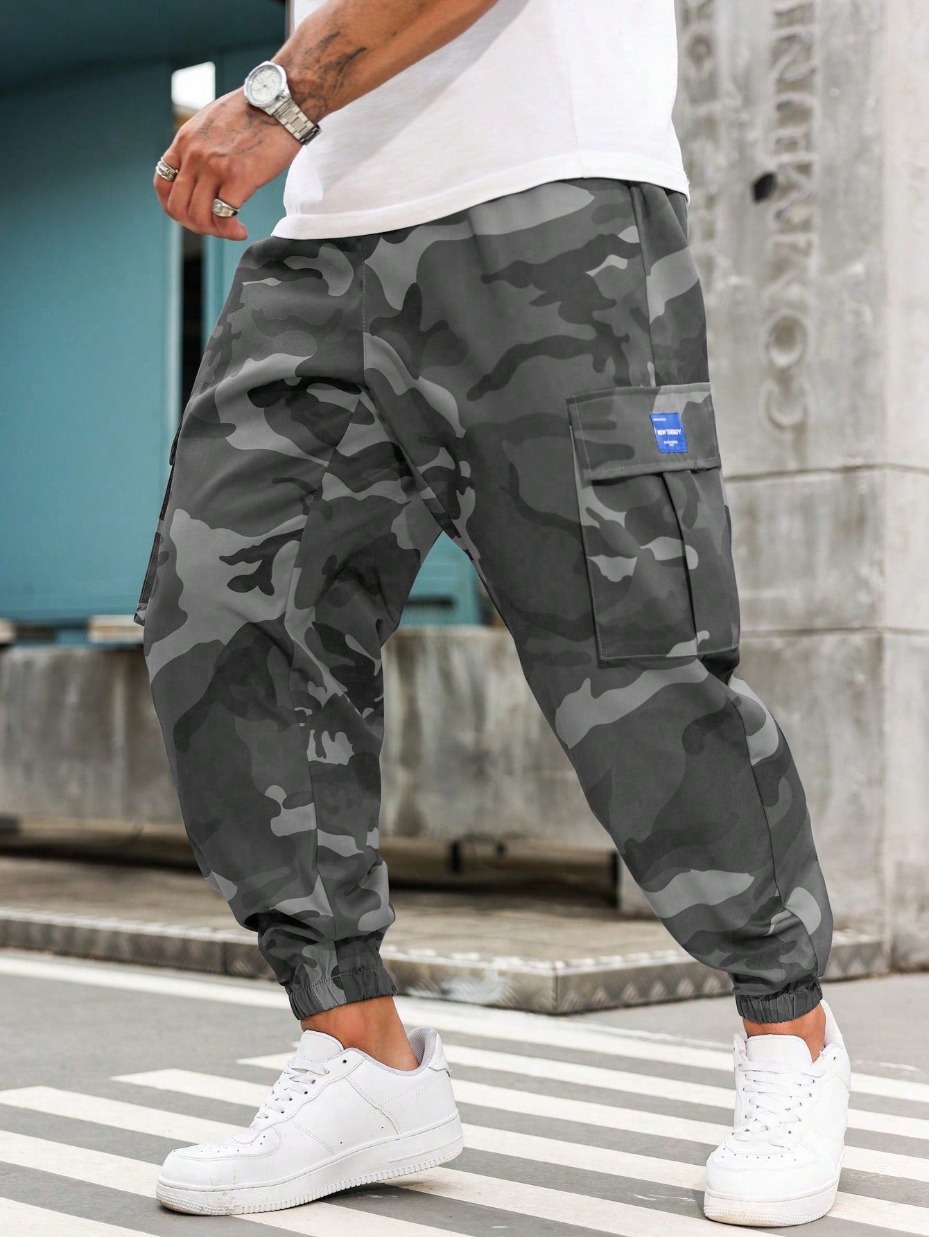 Manfinity LEGND Plus Size Camo Print Pockets Casual Drawstring Cargo Pants