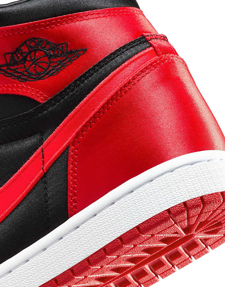 Air Jordan 1 retro high sneakers in black and red